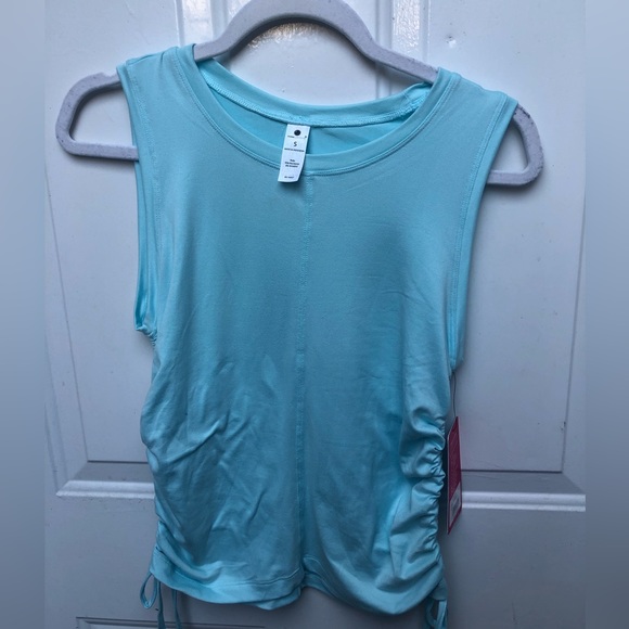 Yogalicious light blue workout top size small 💙 - Picture 2 of 14